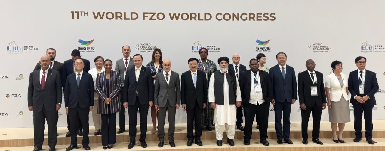 عکس یادگاری مقامات عالی کنگره جهانی مناطق آزاد عکس یادگاری مقامات عالی کنگره جهانی مناطق آزاد